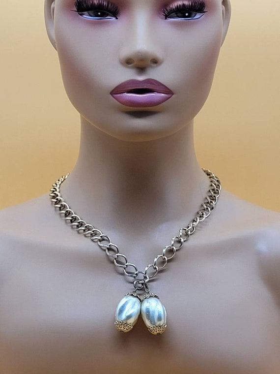 Vintage dangling faux baroque pearl pendant neckl… - image 2