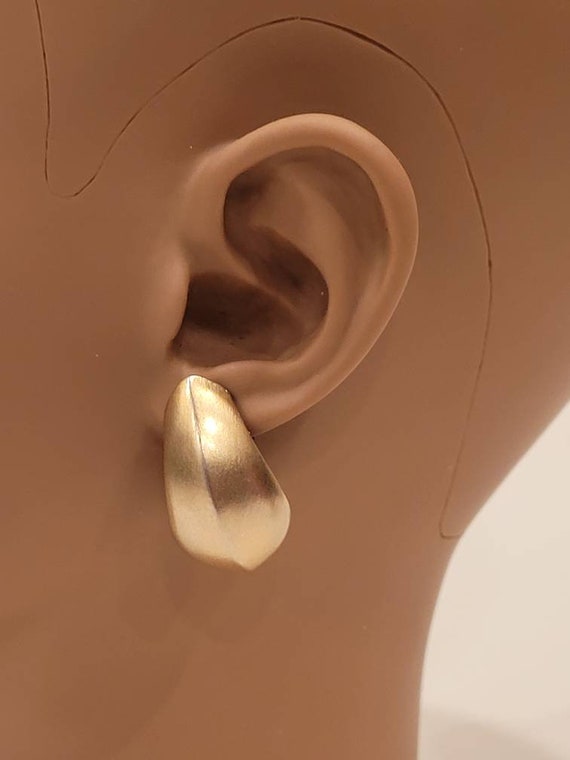 Vintage Vendome matte gold tone domed clip on ear… - image 2