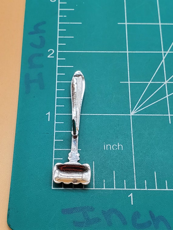vintage small silver tone judge gavel pin - image 9