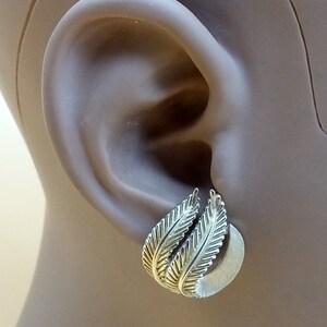 Vintage Crown Trifari textured curled gold tone leaves clip on earrings