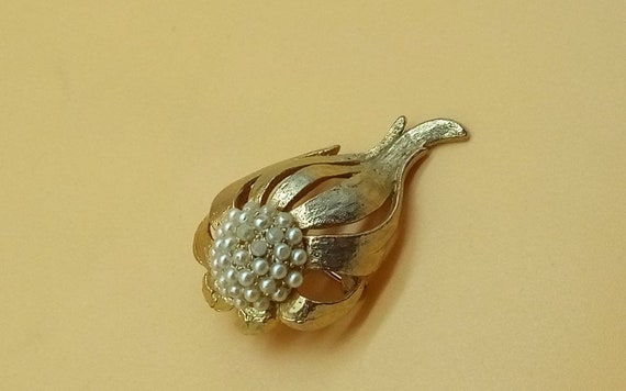 Vintage Dalsheim faux pearl flower brooch - image 2