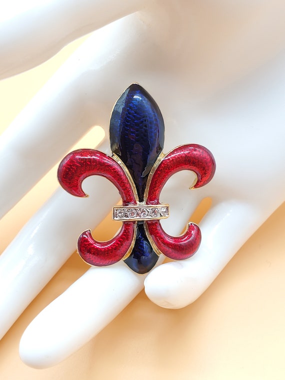 vintage enamel Fleur-de-lis brooch - image 2