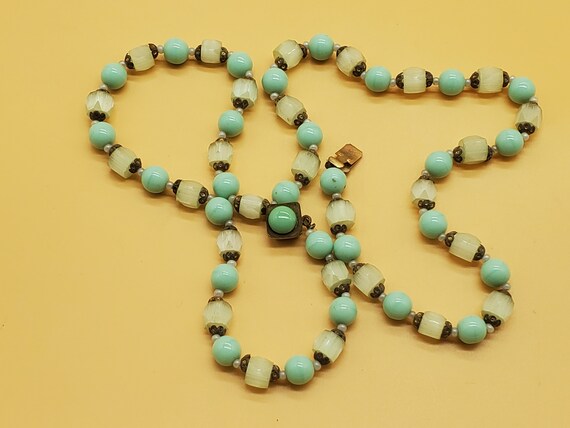 vintage pale green beaded necklace with fancy pin… - image 8