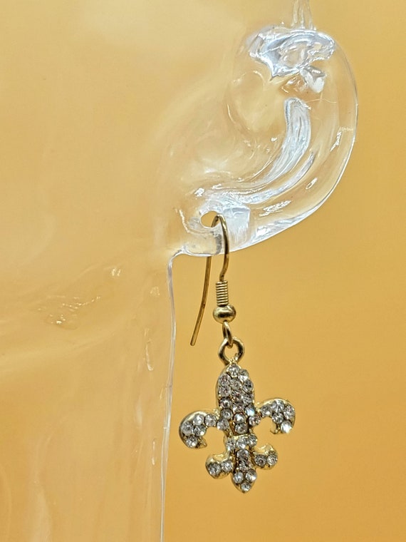 Vintage rhinestone Fleur-de-lis dangling earrings - image 3