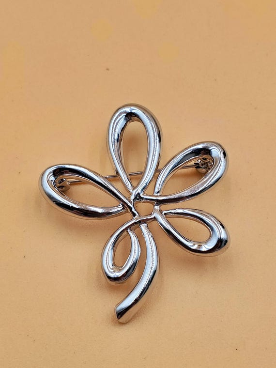 vintage silver tone open loop flower leaf brooch - image 3