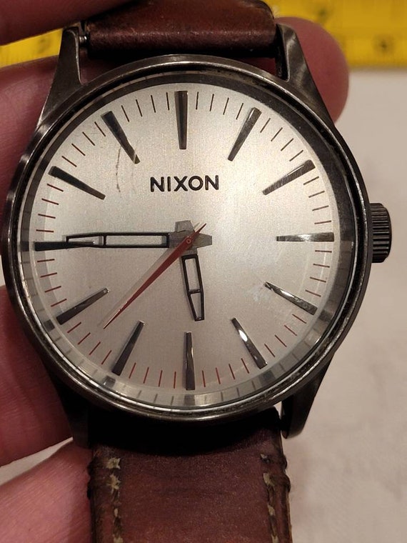 Vintage NIXON the SENTRY 38 watch