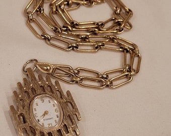 Vintage Caravelle Pendant Watch: Brocaded Gold Tone Oval, 7  display picture 2