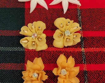 Vintage hecho en Alemania Occidental clip de flores coloridas en aretes con detalles de pedrería, estilos selectos