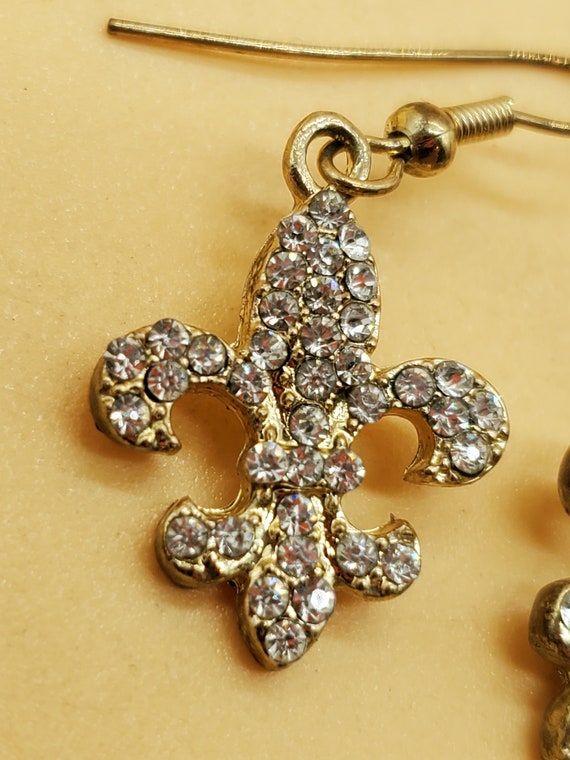 Vintage rhinestone Fleur-de-lis dangling earrings - image 8