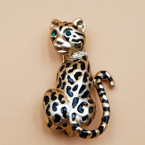 vintage gold tone black enamel cheetah brooch with green rhinestone eyes
