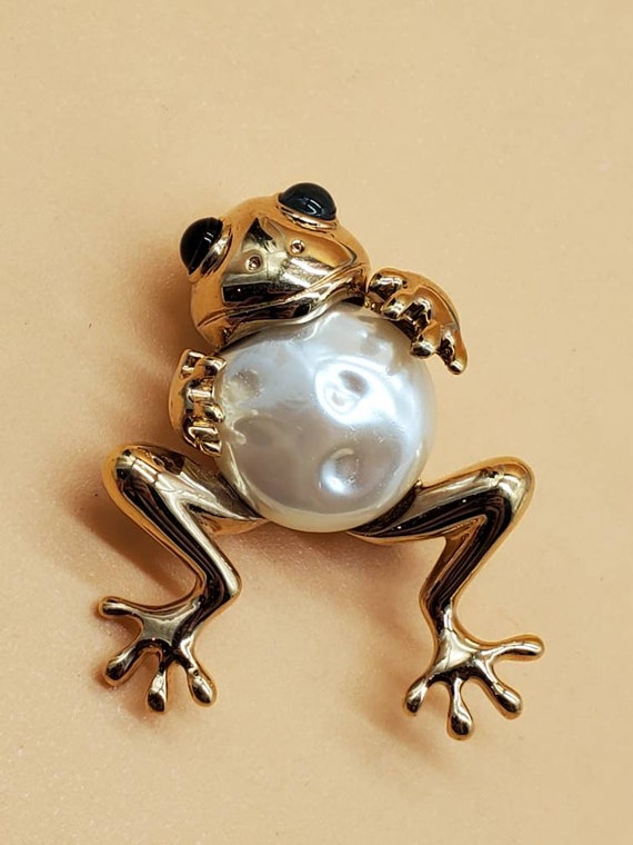 Vintage Carolee frog brooch, faux pearl with blue… - image 7