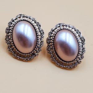 vintage 1928 gold tone pink faux pearl earrings