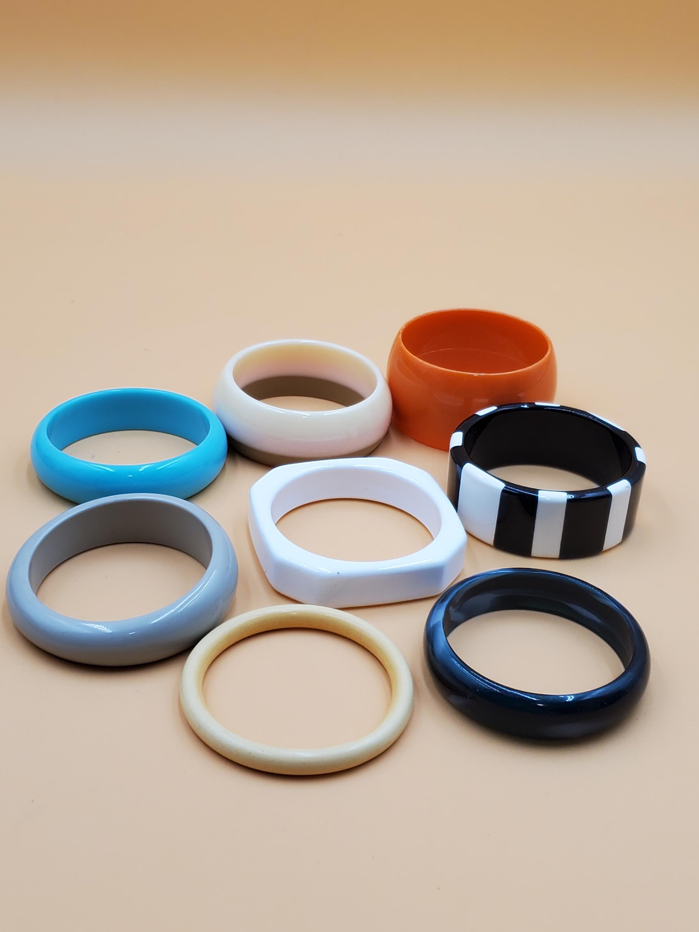 ヴィンテージのカラフルなプラスチック製バングルブレスレット、8個 