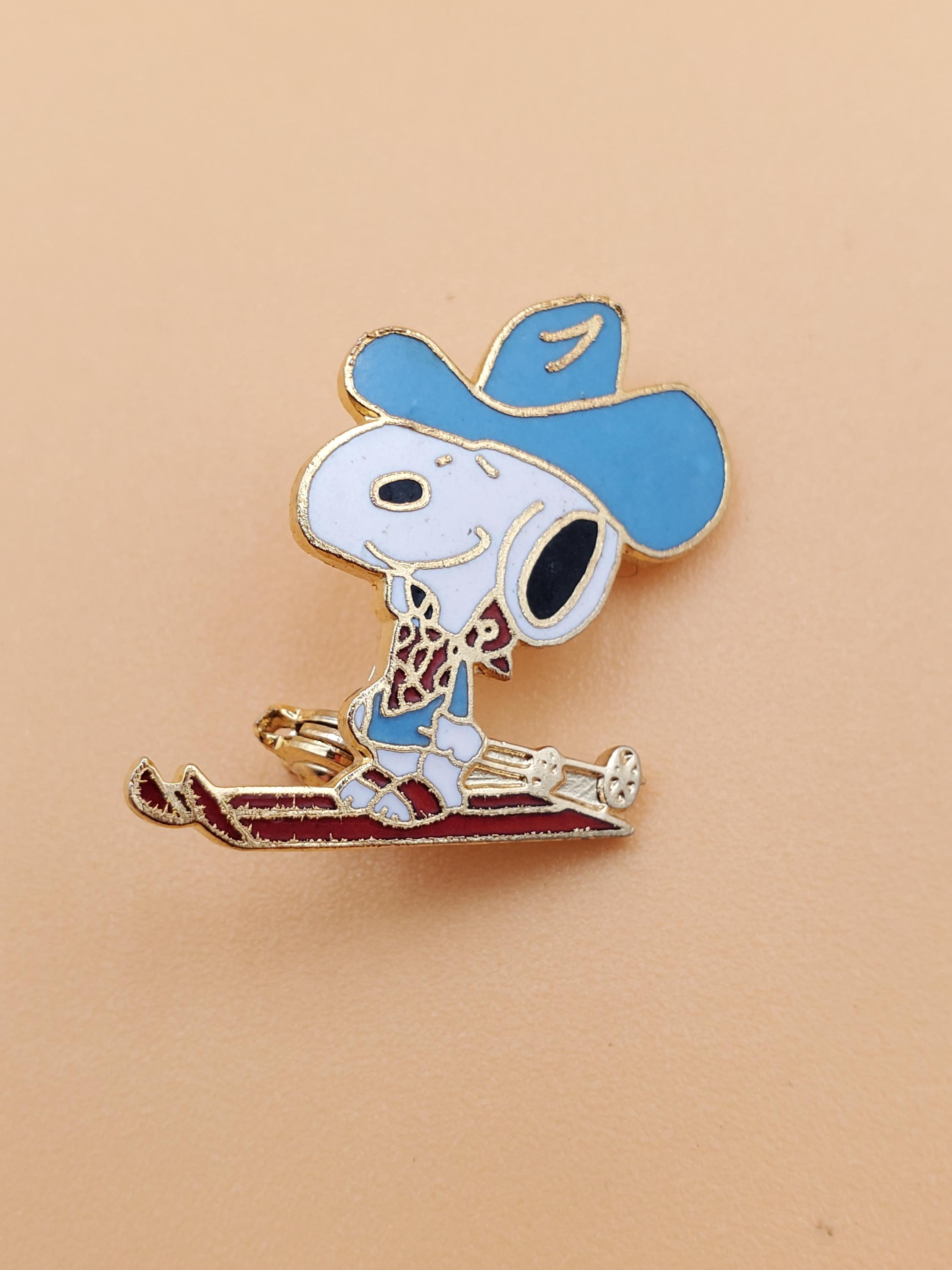 Vintage snoopy pin - Etsy 日本