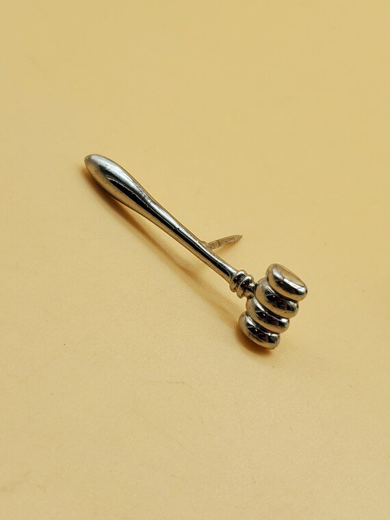 vintage small silver tone judge gavel pin - image 7