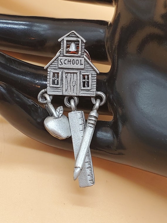 Vintage JJ pewter tone school house pin with scho… - image 3