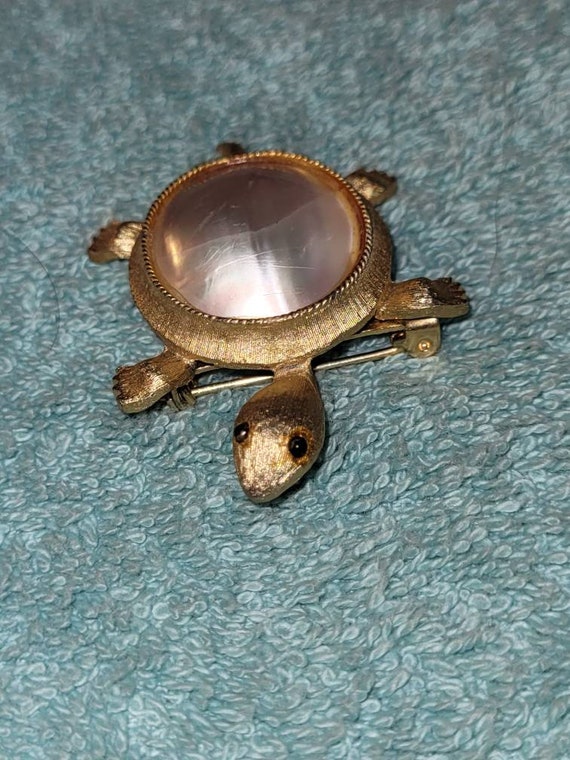 Vintage JJ MOP turtle brooch - image 3