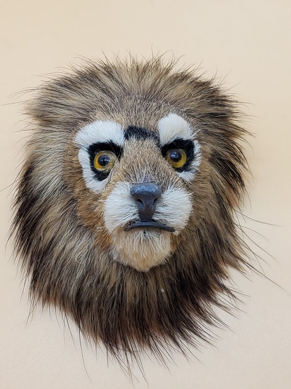 vintage furry lion face brooch