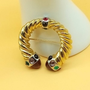 Vintage unsigned Etruscan Revival brooch