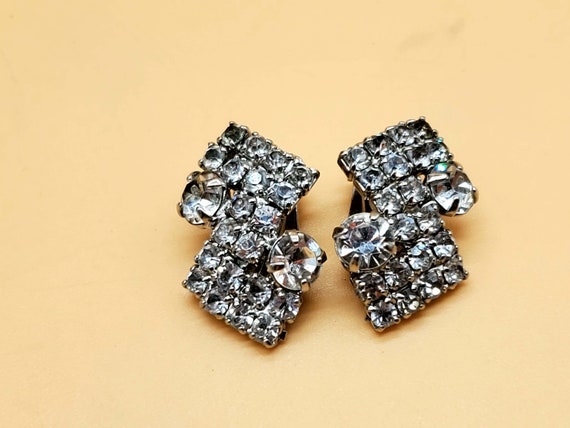 Vintage prong set clear rhinestone clip on earrin… - image 5