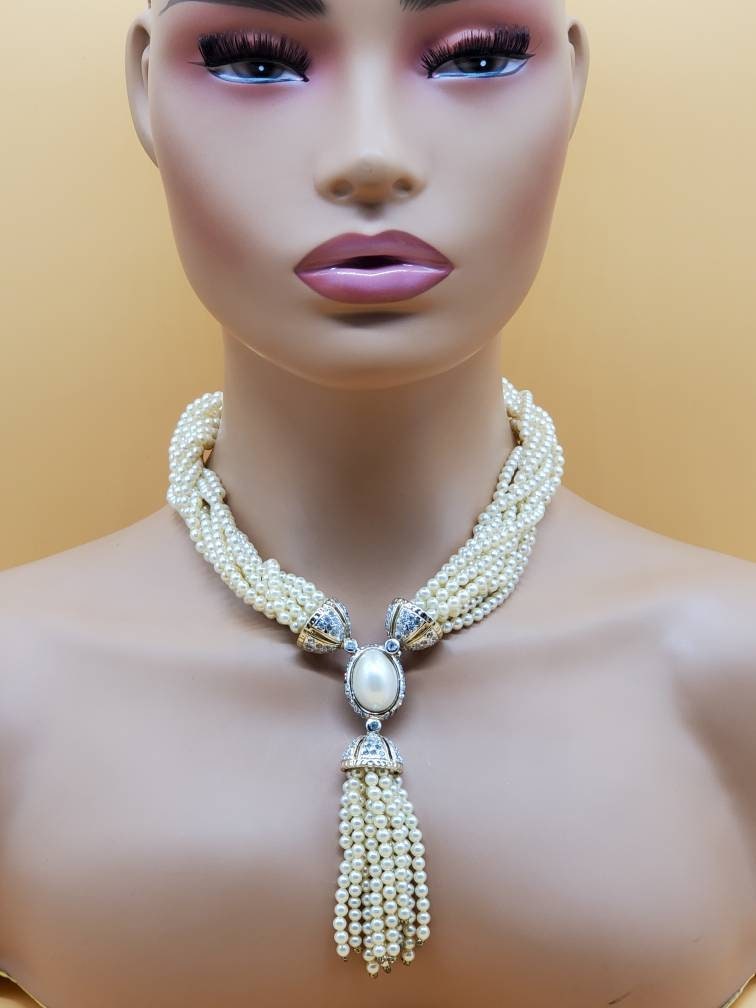 Small Gold and white Chanel Flower Necklace – Vintage Vogue Lux