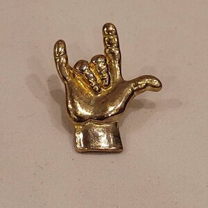 Gild tone sign language I LOVE YOU lapel pin
