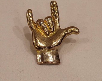 Gild tone sign language I LOVE YOU lapel pin