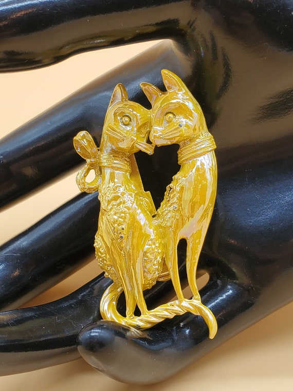 Vintage yellow iridescent love cats brooch - image 2