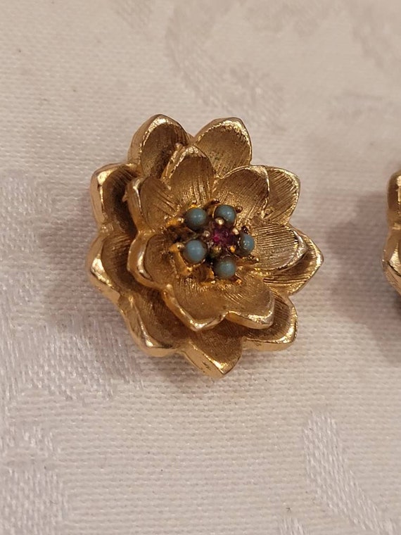 Vintage Polcini gold tone flower earrings with fa… - image 5