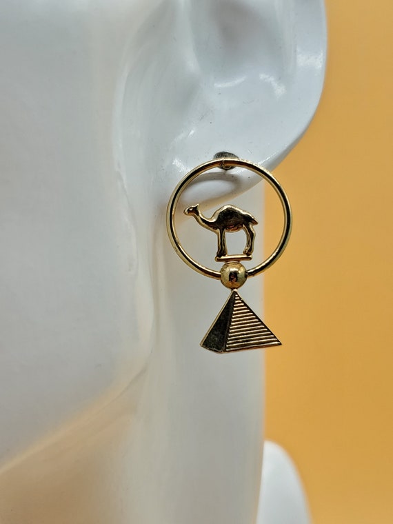 vintage gold tone flipable Camel Pyramid earrings - image 1