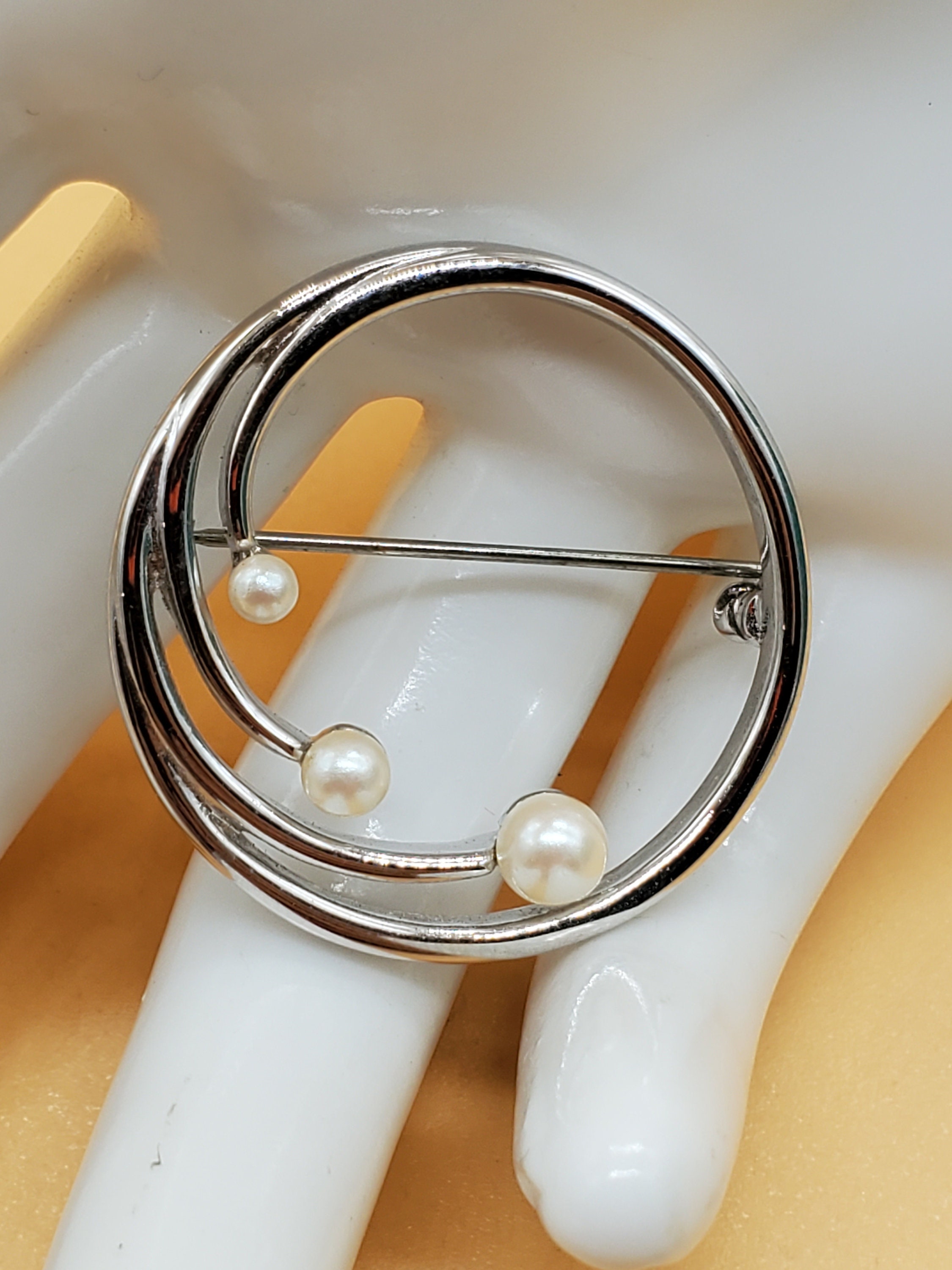 Monet pearl brooch - Etsy 日本 Monet pearl brooch - Etsy 日本