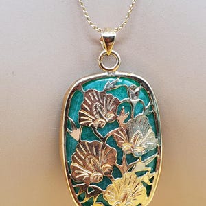 Vintage gold plated green stone Asian style pendant necklace