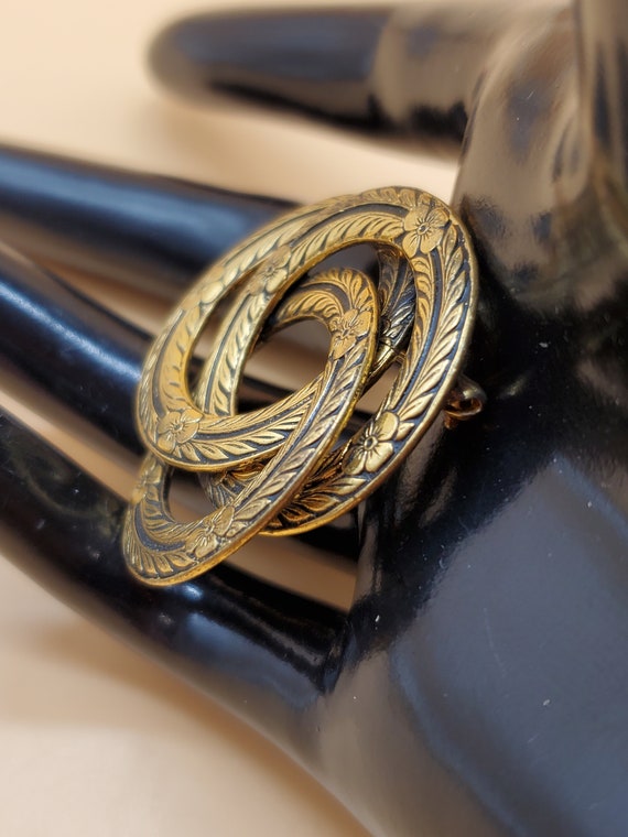 vintage Victorian style interlocking textured loo… - image 3