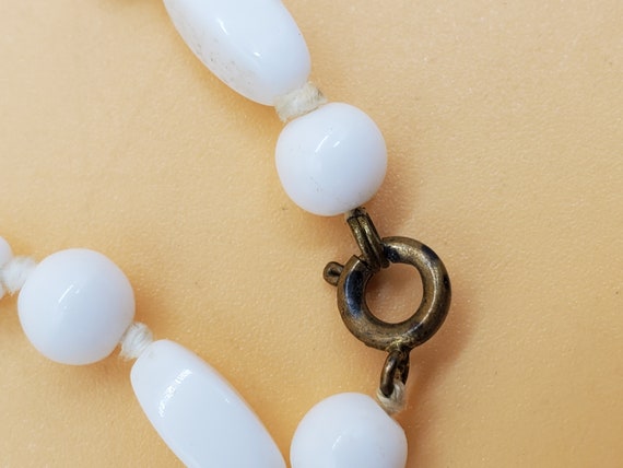 Vintage 57" milk glass beaded necklace - image 9