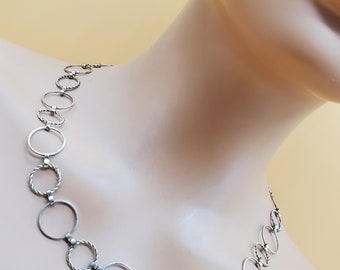 Vintage silver tone loop link chain necklace