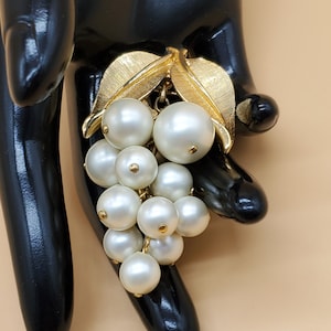 Vintage Park Lane faux pearl grape cluster brooch pendant
