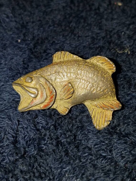 Vintage realistic large mouth bass pin