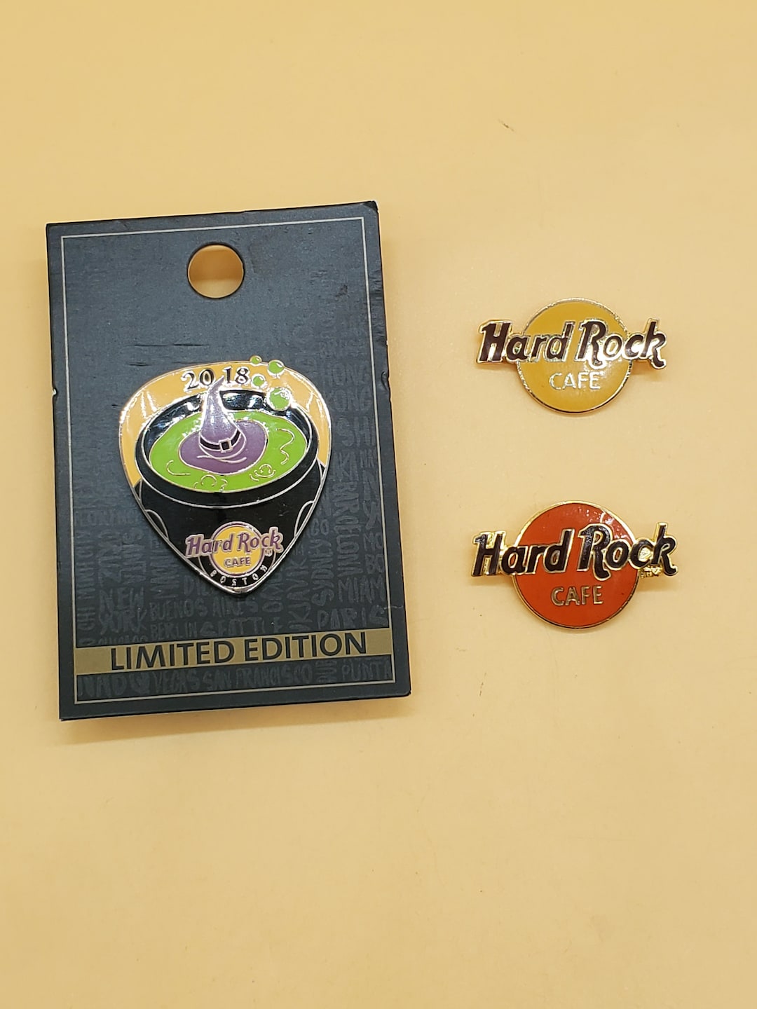 Hard Rock Cafe ピンバッジセット 2001 ヴィンテージ ハードロックカフェ ピンバッジ ピンズ 33個セット
