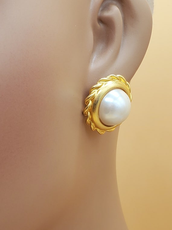 Vintage AK Anne Klein gold tone faux pearl pierce… - image 2
