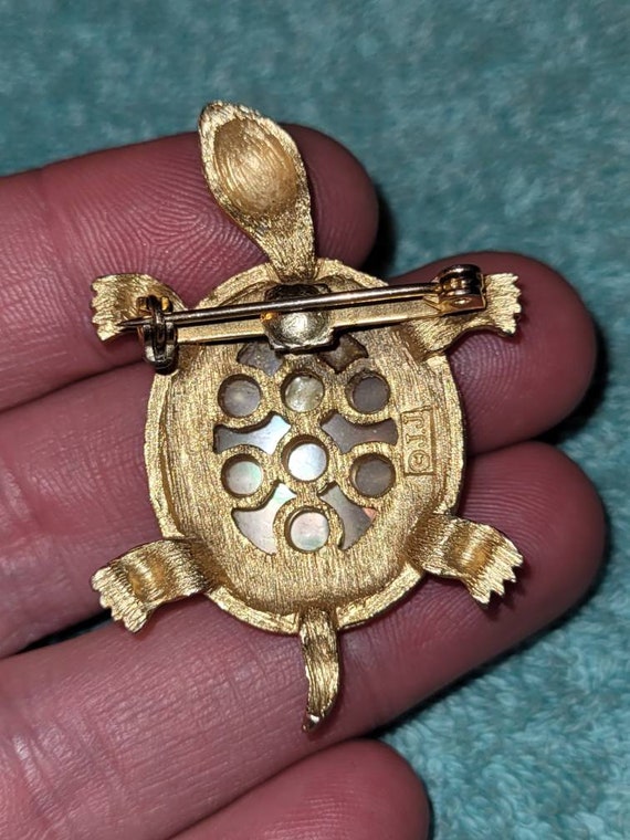 Vintage JJ MOP turtle brooch - image 5