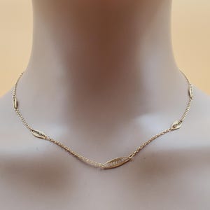 Collar vintage Napier de cadena de eslabones delicados en tono dorado con filigrana.