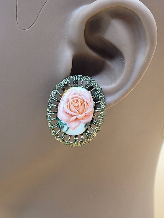 Vintage W Germany glass flower clip on earrings Gem