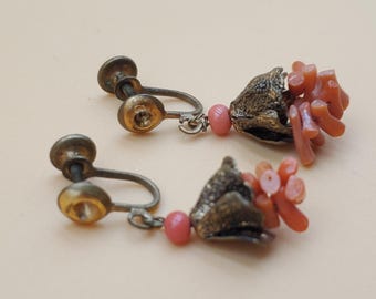 vintage Victorian style distressed gold tone screw back earrings with dangling salmon coral clusters