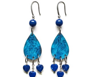 Pendientes de lágrima azul, pendientes colgantes hechos a mano, joyas azules texturizadas con corazones, estilo boho