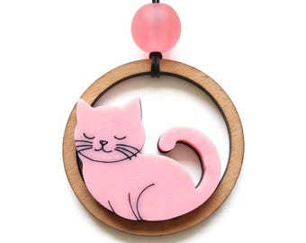 Collar de gato de madera rosa - Colgante hecho a mano - Joyería bohemia kawaii - Regalo para amantes de los gatos