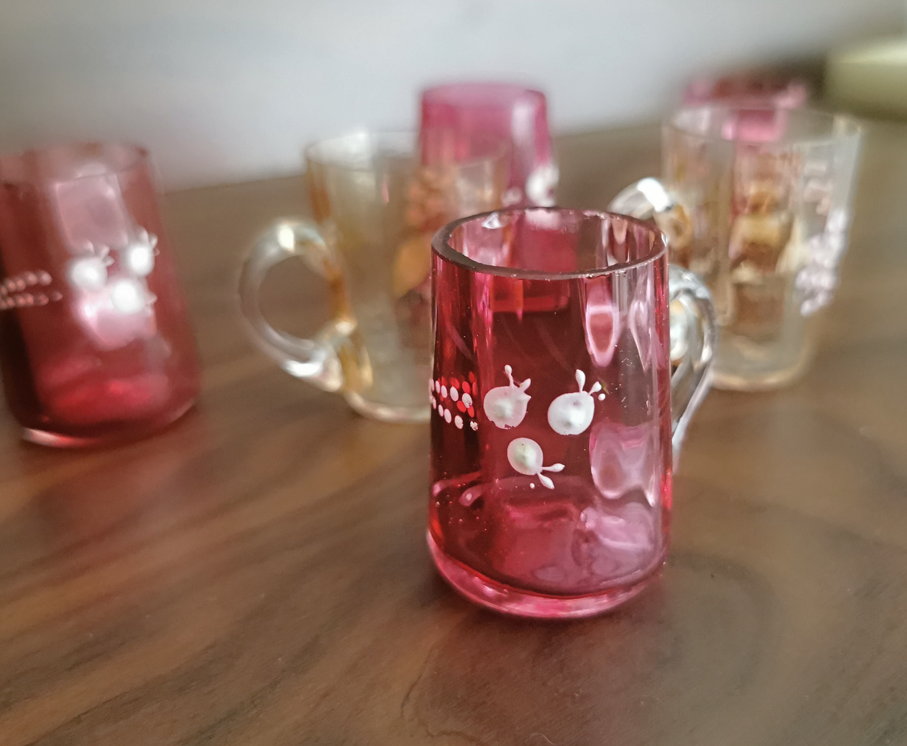 Lot de 6 Verres à Liqueur, Roses et Beiges, Décor en Relief