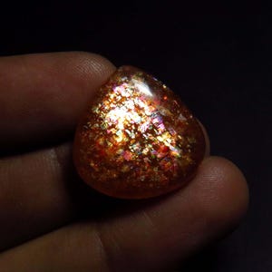 Cabochon a forma di cuore in pietra del sole africana naturale al 100%, 17 carati, pietra preziosa di pietra del sole a reticolo arcobaleno, 20 x 20 mm, cabochon di pietra del sole AAA+ sfuso per gioielli,