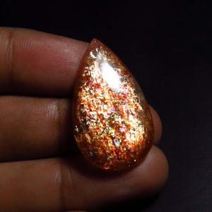 Cabochon di pietra del sole africana sciolto, 29 x 17 mm, pietra del sole a reticolo arcobaleno AAA+, 23 carati, pietra preziosa naturale di pietra del sole a forma di pera per la creazione di gioielli,