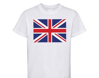 Puede incluir: Camiseta blanca con una bandera del Reino Unido roja, blanca y azul impresa en la parte delantera.