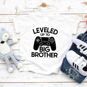 Leveled Up Big Brother T-Shirt: Gamer Baby Ankündigung